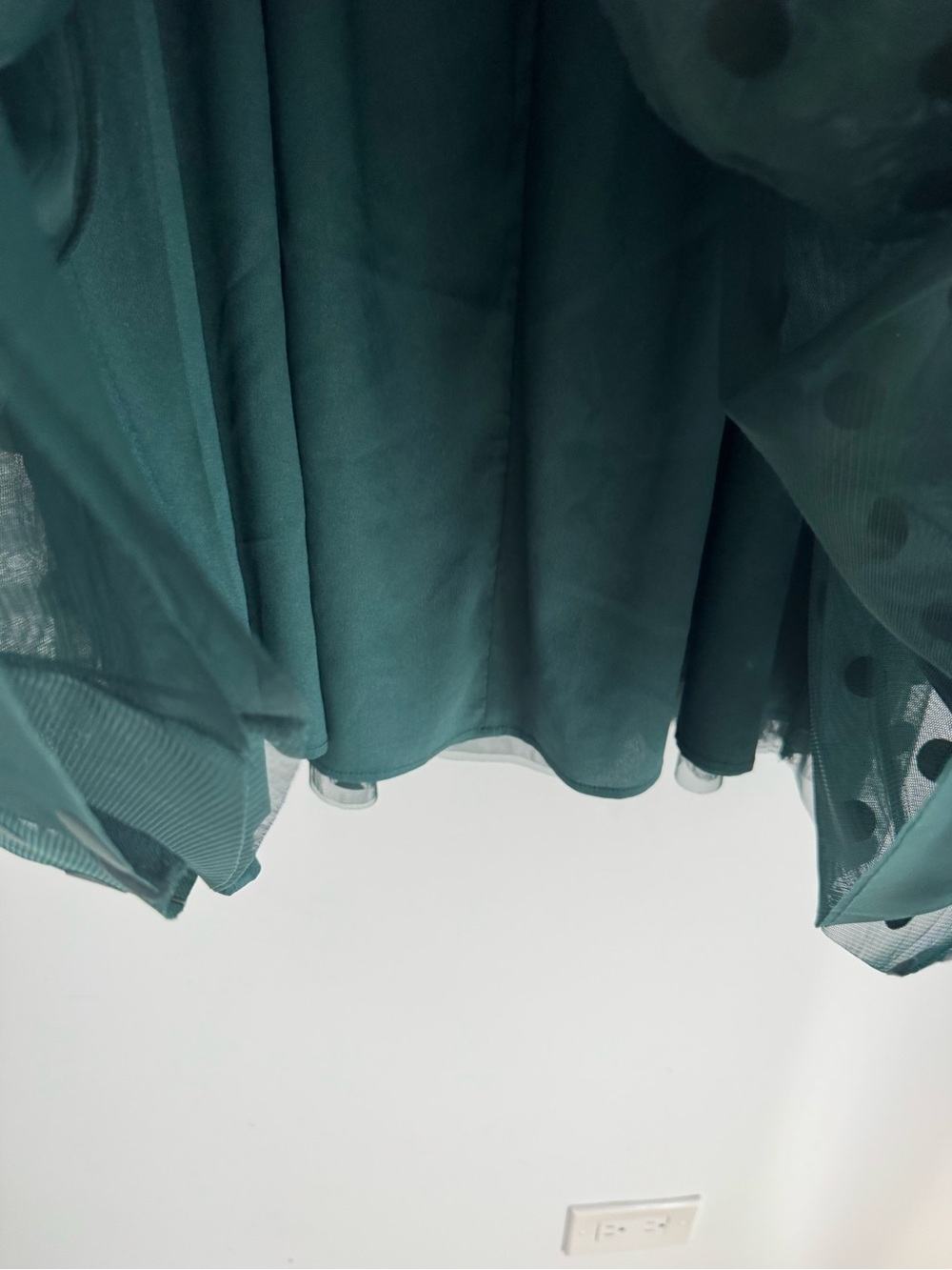 Boden Isabella Tulle Midi Skirt
Green/Black, Spots Size 12R NEW - Picture 9 of 11